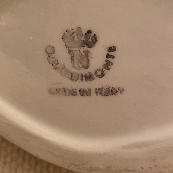 Capodimonte Swan Planter With Roses - Picture 6 of 6